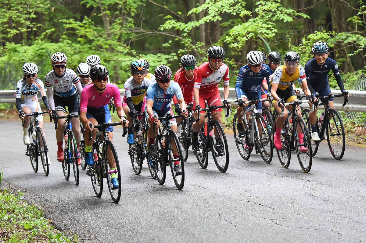 女子　東京五輪女子MTB代表の今井美穂（写真中央）が出場