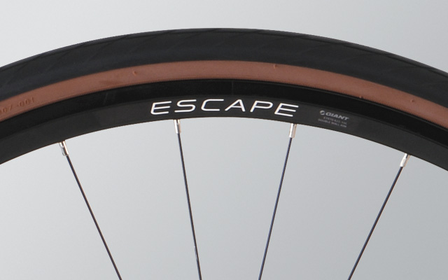 【Disc】オールブラックのESCAPE仕様のホイールがアセンブルされている