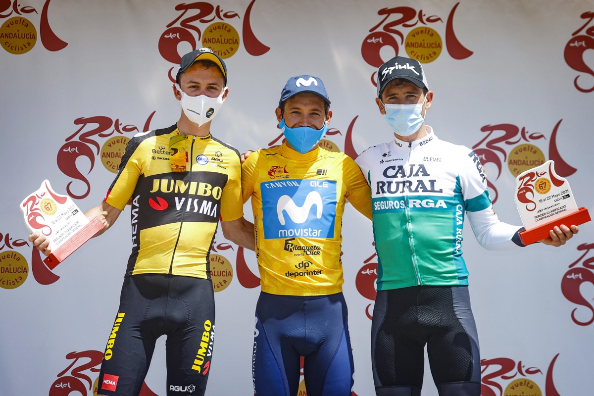 総合表彰台。ミゲルアンヘル・ロペス(コロンビア、モビスター)が優勝を決めた