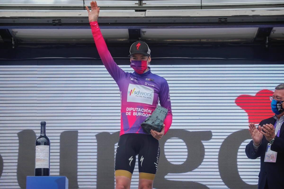 総合優勝を挙げたアンナ・ファンデルブレッヘン(オランダ、チーム SDワークス)