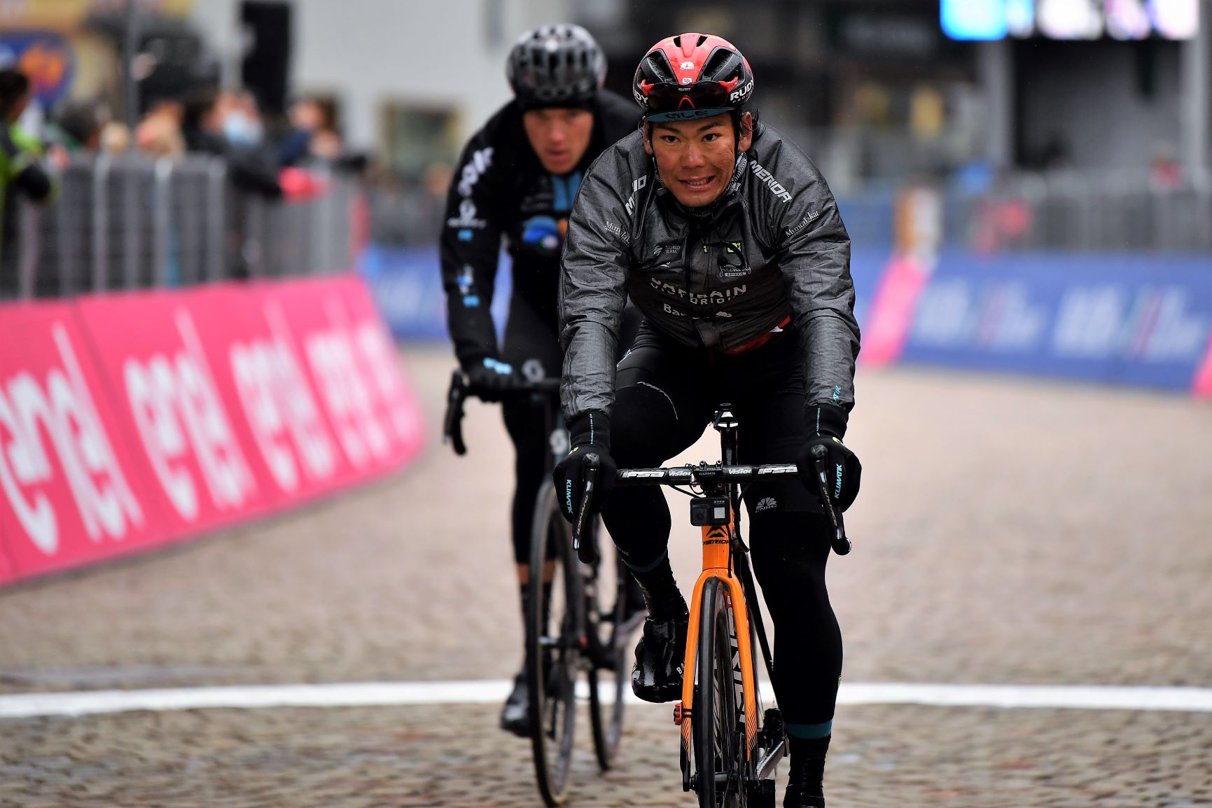 32分26秒遅れでフィニッシュした新城幸也(バーレーン・ヴィクトリアス)