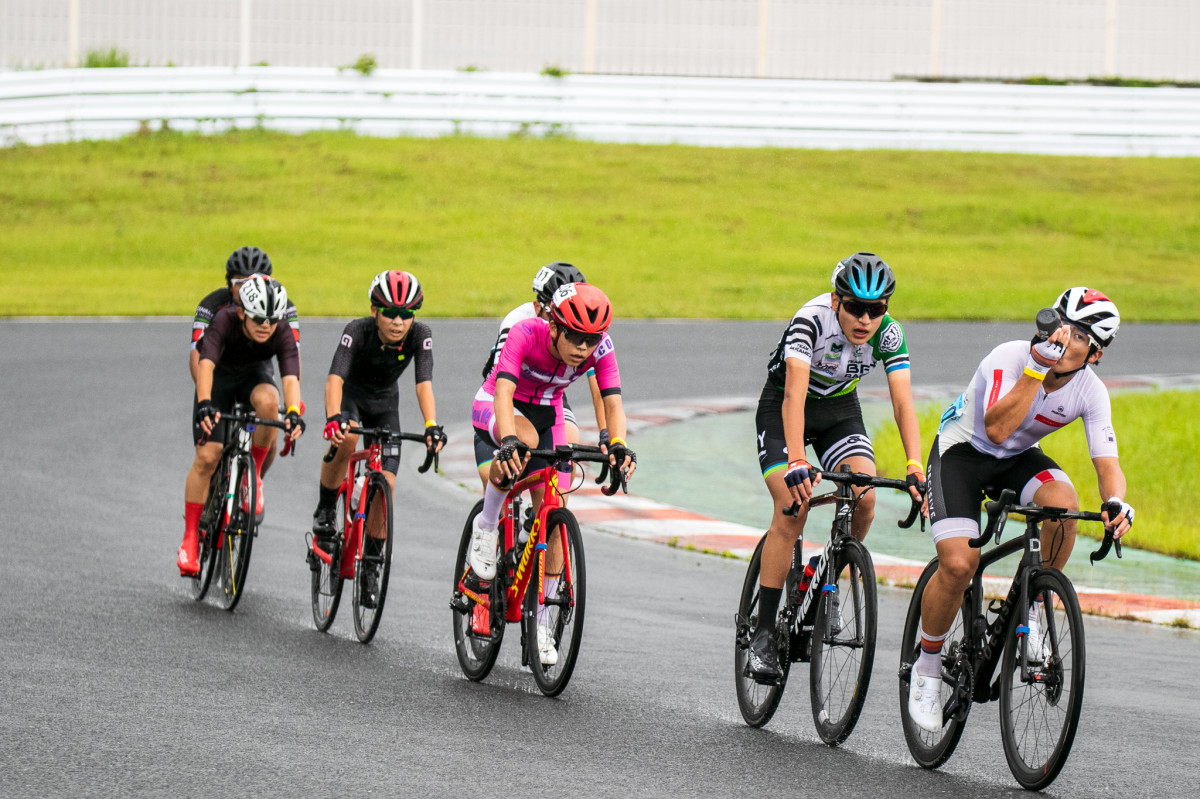 大人顔負けのレースが繰り広げられた中学生クリテリウム