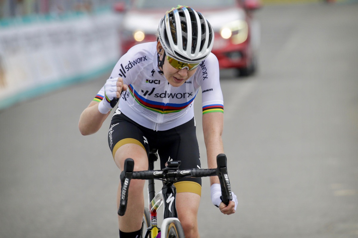 圧倒的な登坂力で勝利したアンナ・ファンデルブレッヘン(オランダ、SDワークス)