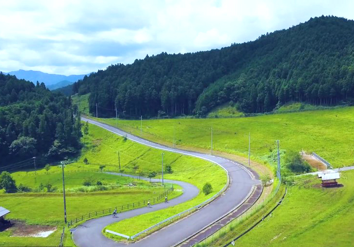 雄大な御杖高原牧場