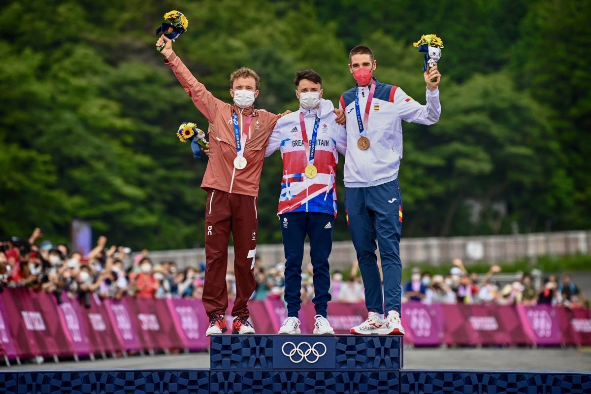 銀メダルのマティアス・フルッキガー（スイス）、金メダルのトーマス・ピドコック（イギリス）、銅メダルのダヴィド・ヴァレロ（スペイン）