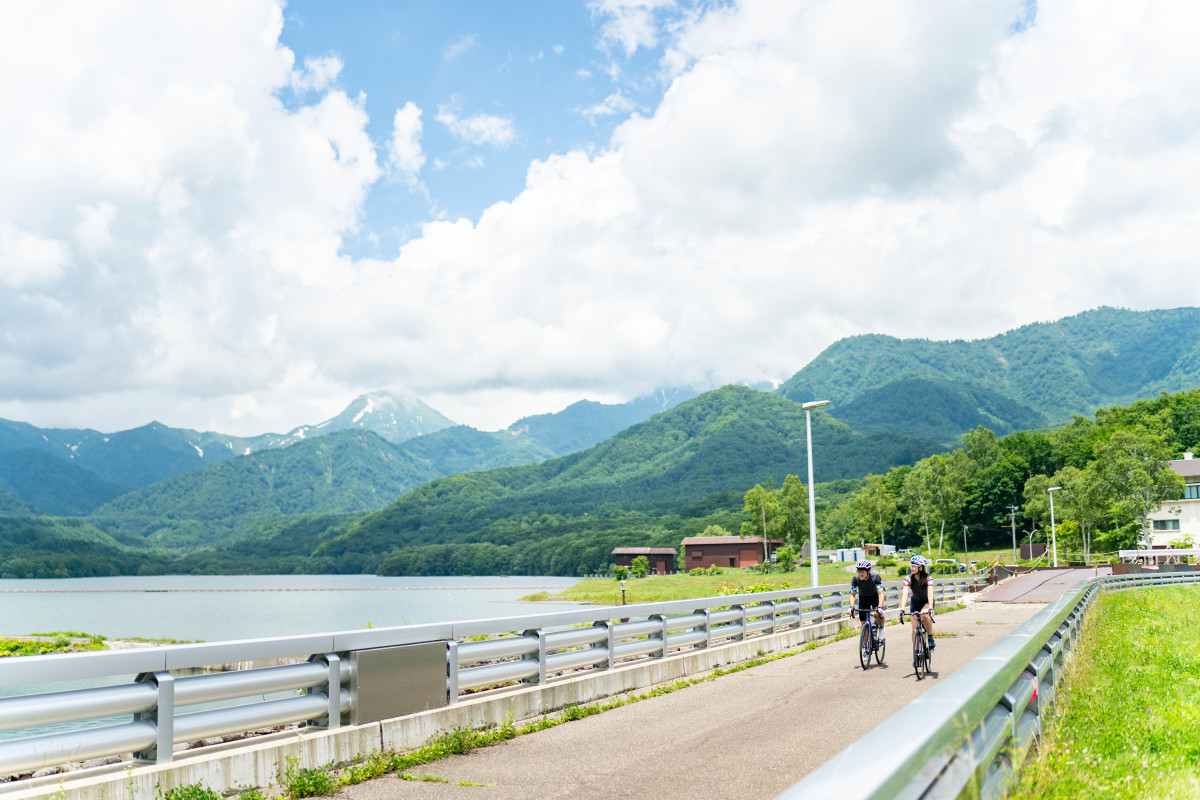 妙高高原・笹ヶ峰にある乙見湖から望む美景