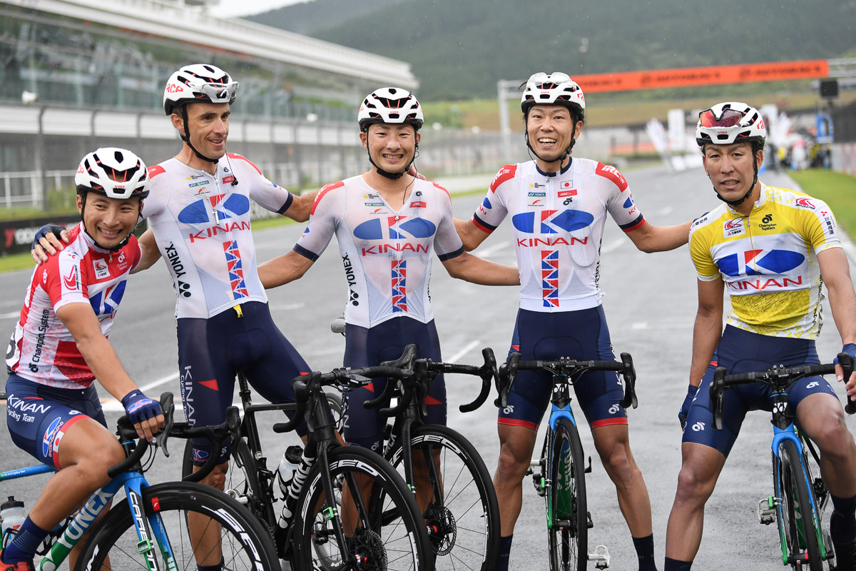畑中勇介の優勝と、山本大喜3位を勝ち取ったキナンサイクリングチーム