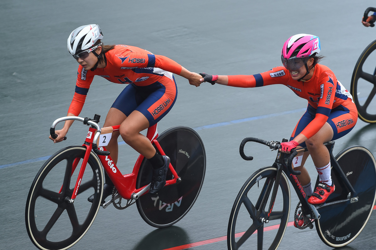 女子マディソン優勝　法政大学（鈴木、太郎田）