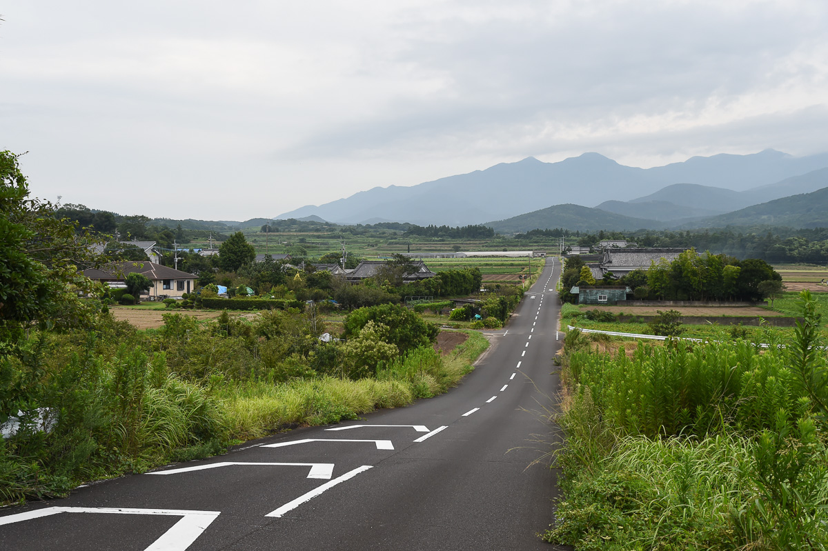 海岸線から少し内陸に入れば、別世界の景色が広がる大隅半島。ここは鹿屋体育大学自転車部の練習コースにもなっている