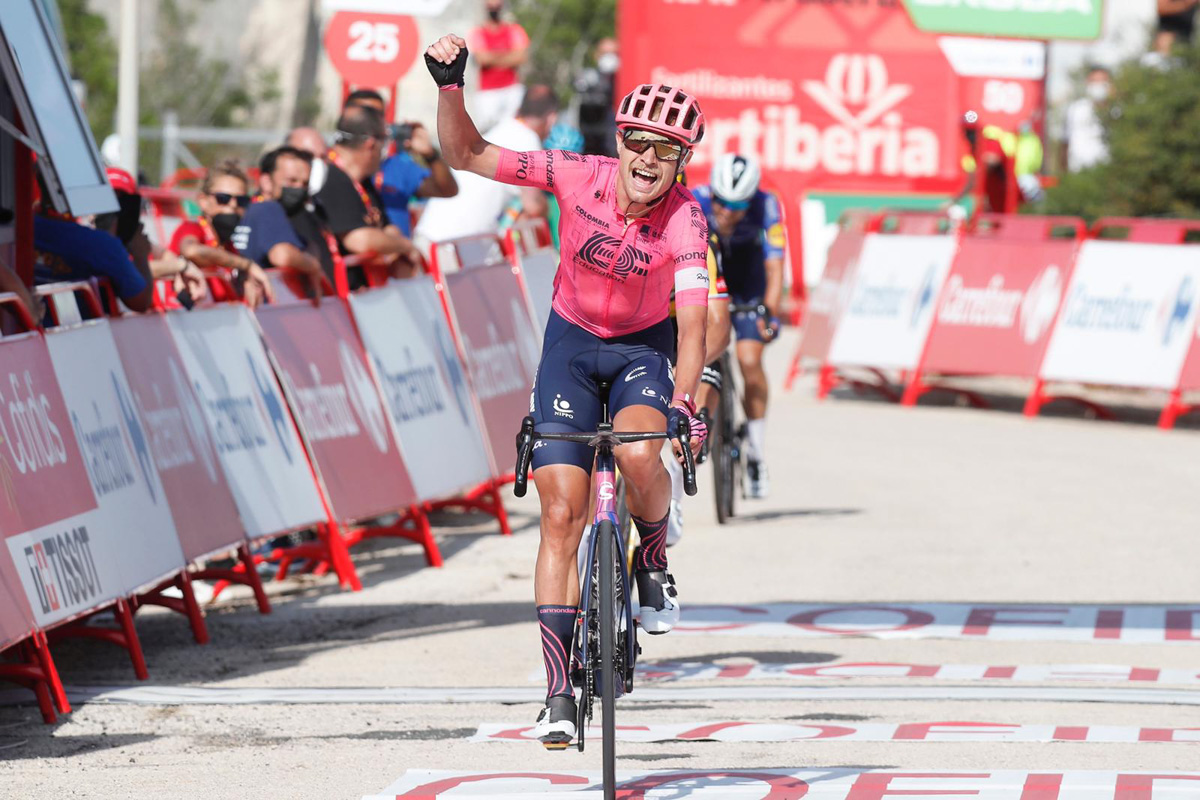 ログリッチらを振り切ってフィニッシュするマグナス・コルト(デンマーク、EFエデュケーション・NIPPO)