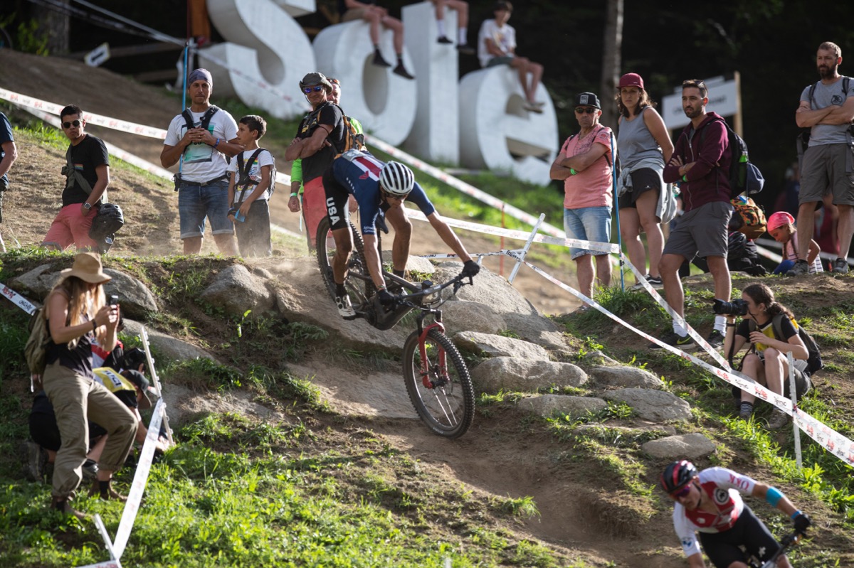 男子E-MTBクロスカントリー:3位銅メダルを獲得したクリストファー・ブレヴィンス(アメリカ)