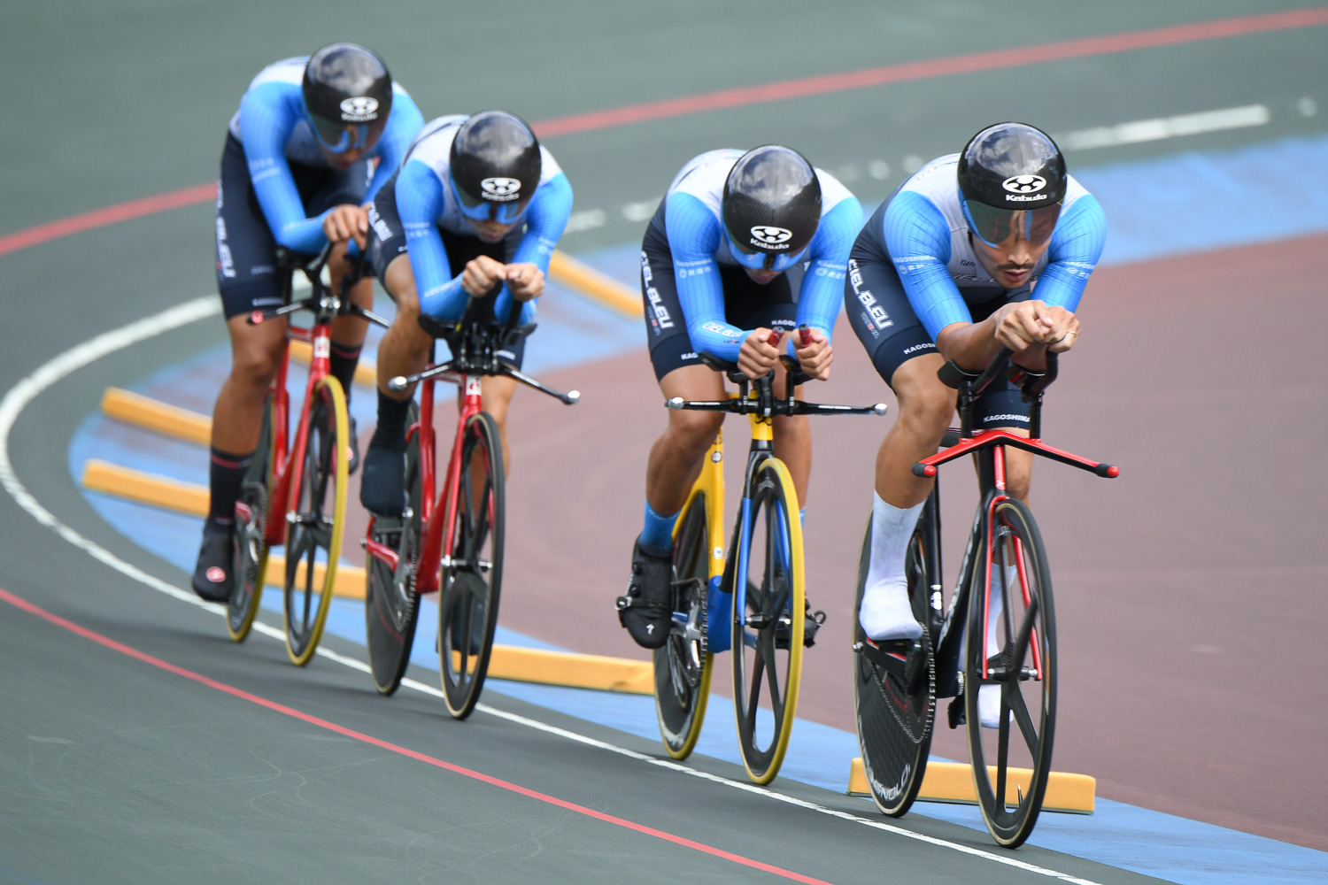 男子4kmチームパーシュート優勝　シエルブルー鹿屋　4分12秒119