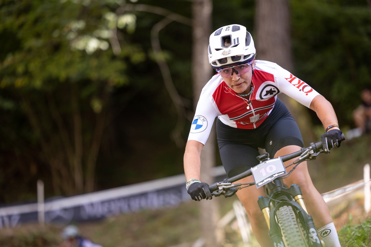 女子E-MTBクロスカントリー:独走態勢を築いたニコール・ゲルディ(スイス)