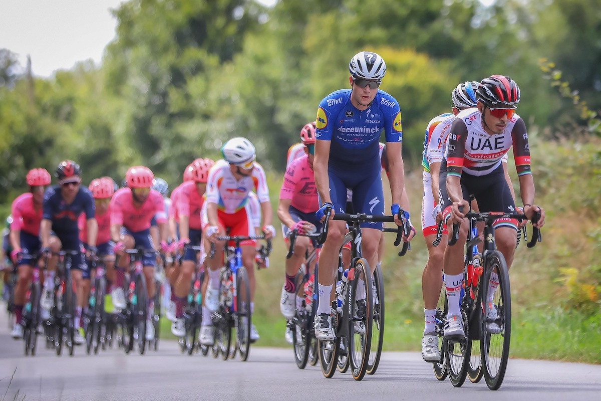 中根英登(EFエデュケーション・NIPPO)も加わったメイン集団の先頭