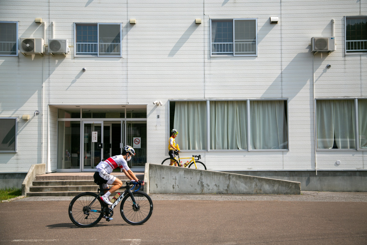 宿舎とした休養村から出発　スロープ付きで自転車を持ち出しやすいのも嬉しいポイント