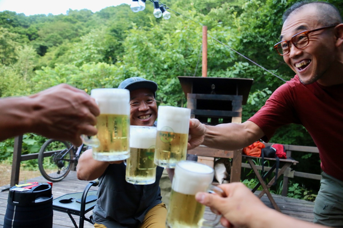 1日目のライドを終え「ラドラー」で乾杯した