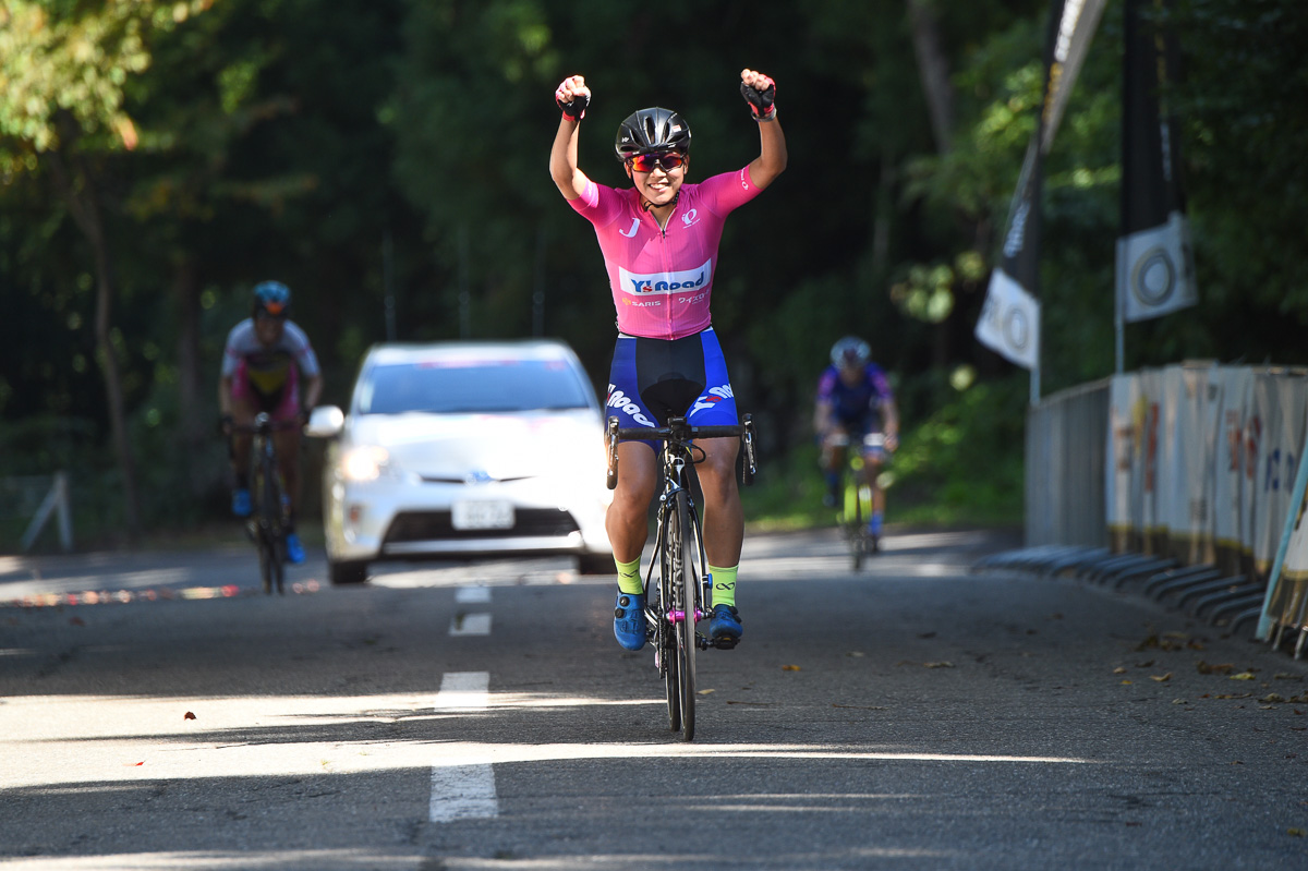 女子　大堀博美（MOPS）を振り切った植竹海貴（Y's Road）が今季9勝目