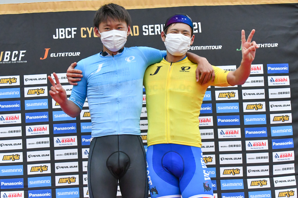 Jエリートツアー個人総合優勝 池川辰哉（VC VELOCE、写真右）とU19首位の岩田聖矢（Avenir Yamanashi Yamanakako）