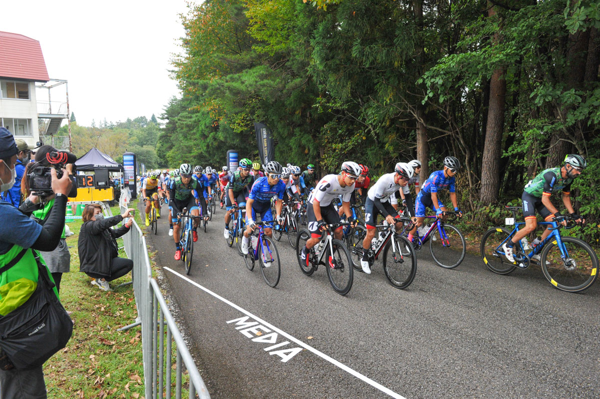 72kmのショートレースがスタート