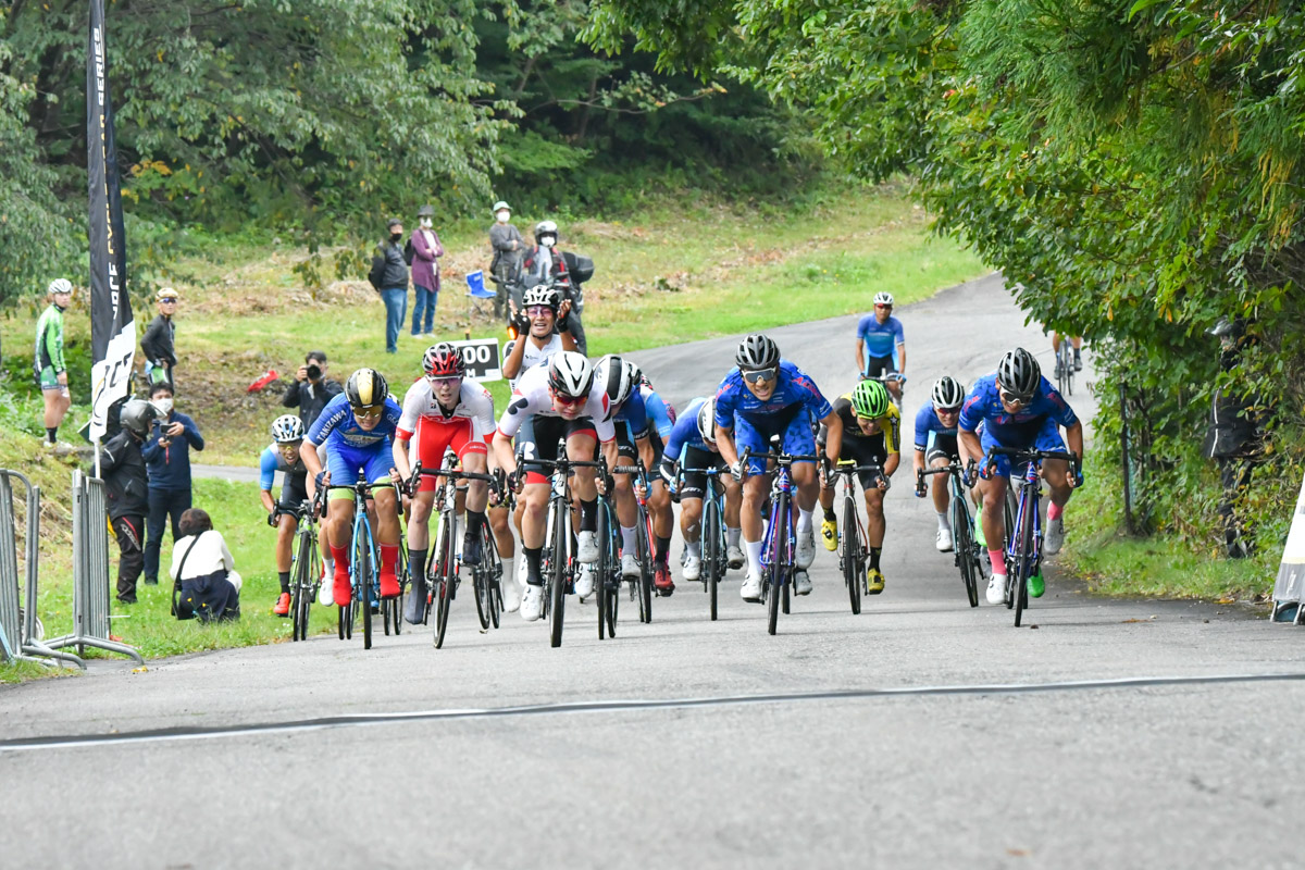 ゴールスプリントで兒島直樹（チームブリヂストンサイクリング）が優勝