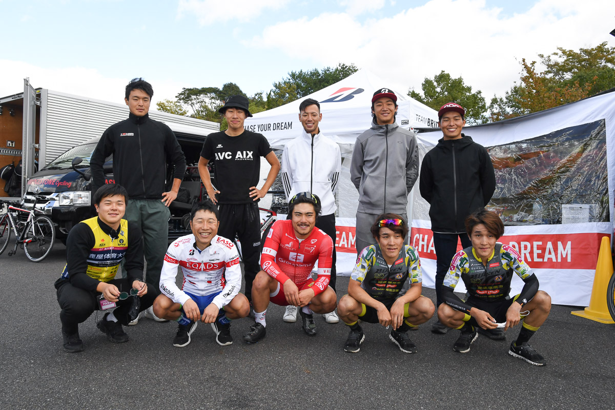 全日本選手権を戦ったU23の選手達（前列左から2番目が小出）