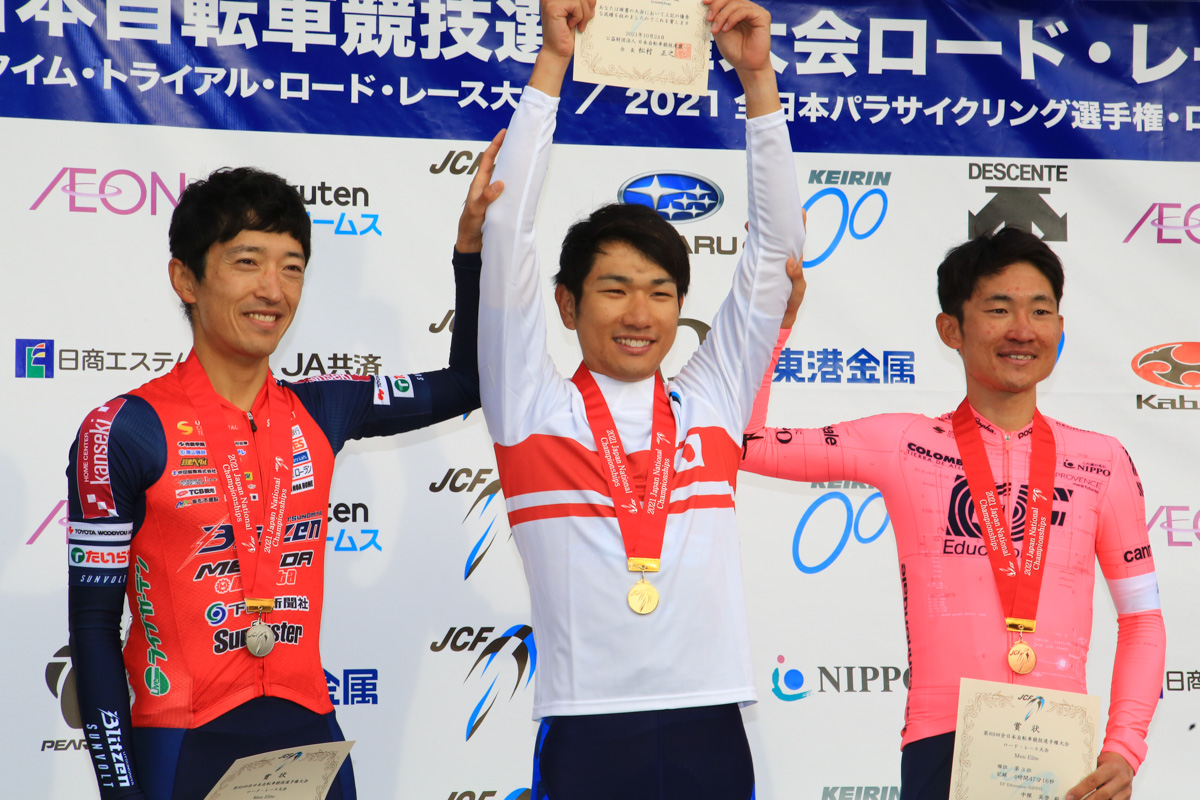 男子エリート優勝草場啓吾(愛三工業レーシングチーム)、2位増田成幸(宇都宮ブリッツェン)、3位中根英登(EFエデュケーション・NIPPO)