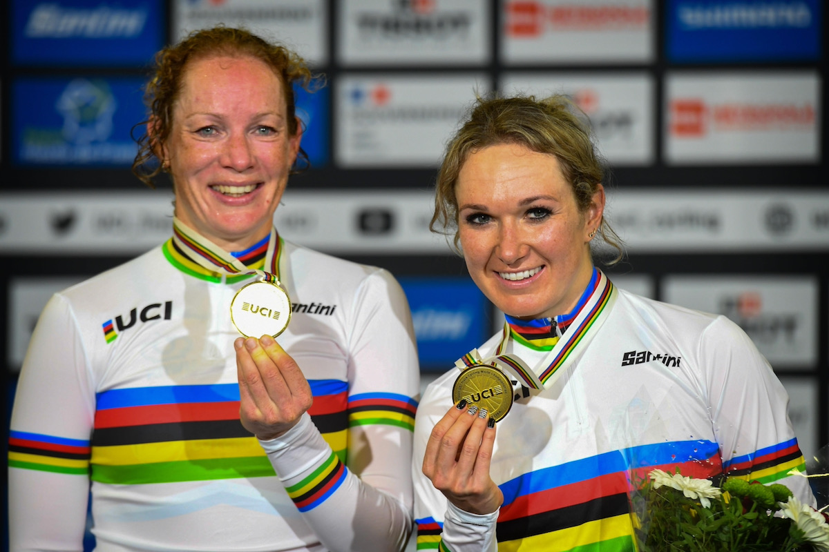 女子マディソン:優勝したキルステン・ウィルト(オランダ)とアミー・ピータース(オランダ)