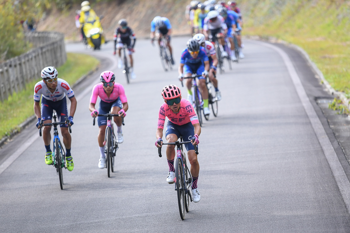 中根英登(EFエデュケーション・NIPPO)が動くたびに集団の人数が減っていく