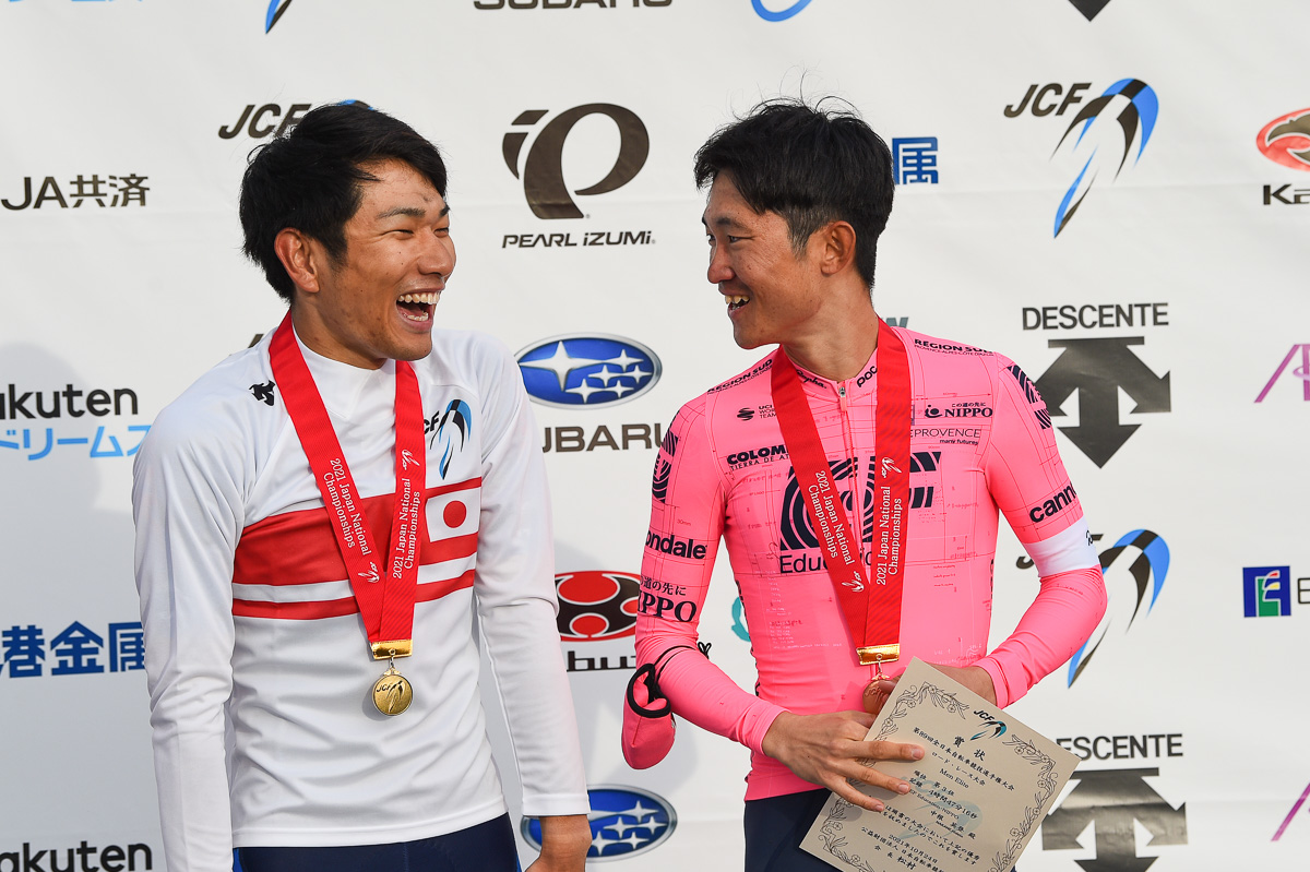 中根英登の言葉に笑顔の草場啓吾(愛三工業レーシングチーム)