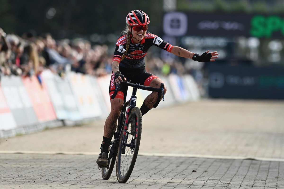 独走勝利を飾ったデニセ・ベッツェマ(オランダ、パウェルスサウゼン・ビンゴール)