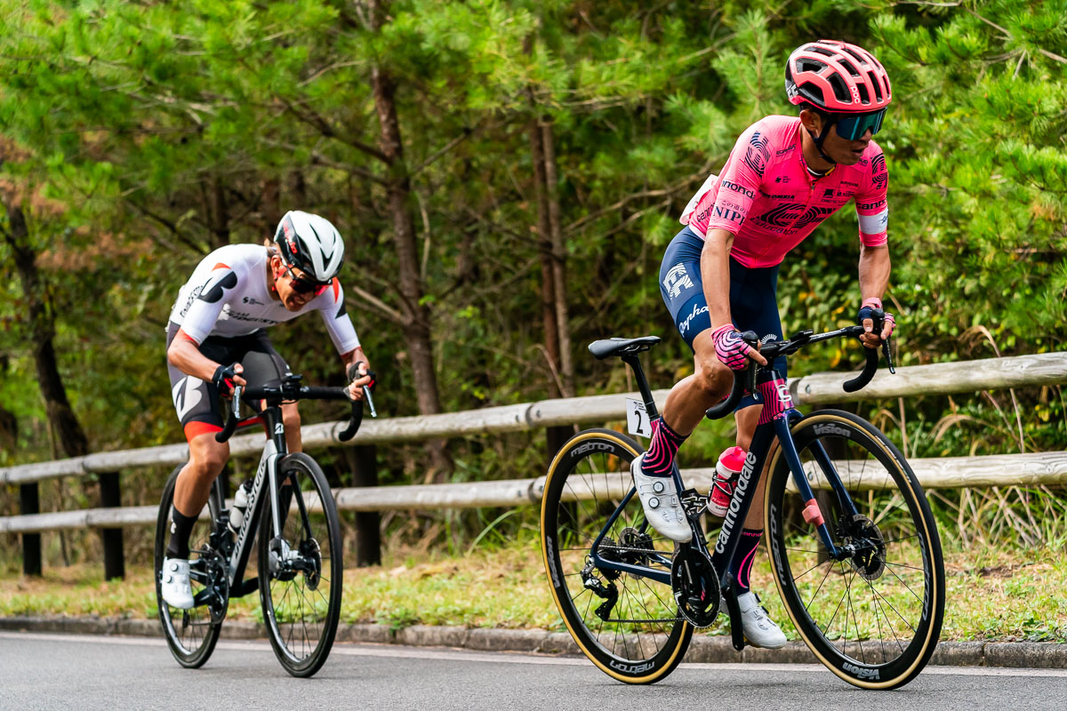 展望所への上りで仕掛けた中根英登(EF Education-NIPPO)