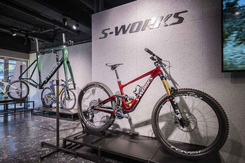 スペシャライズドの最上位グレードS-WORKSコーナーも展開