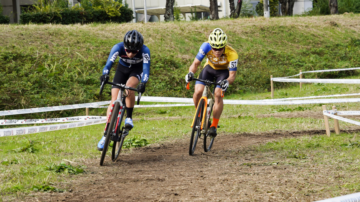 副島達海(Limited Team 846)が堀川滉太(NEBcycling)に追いつきU23のマッチレースに
