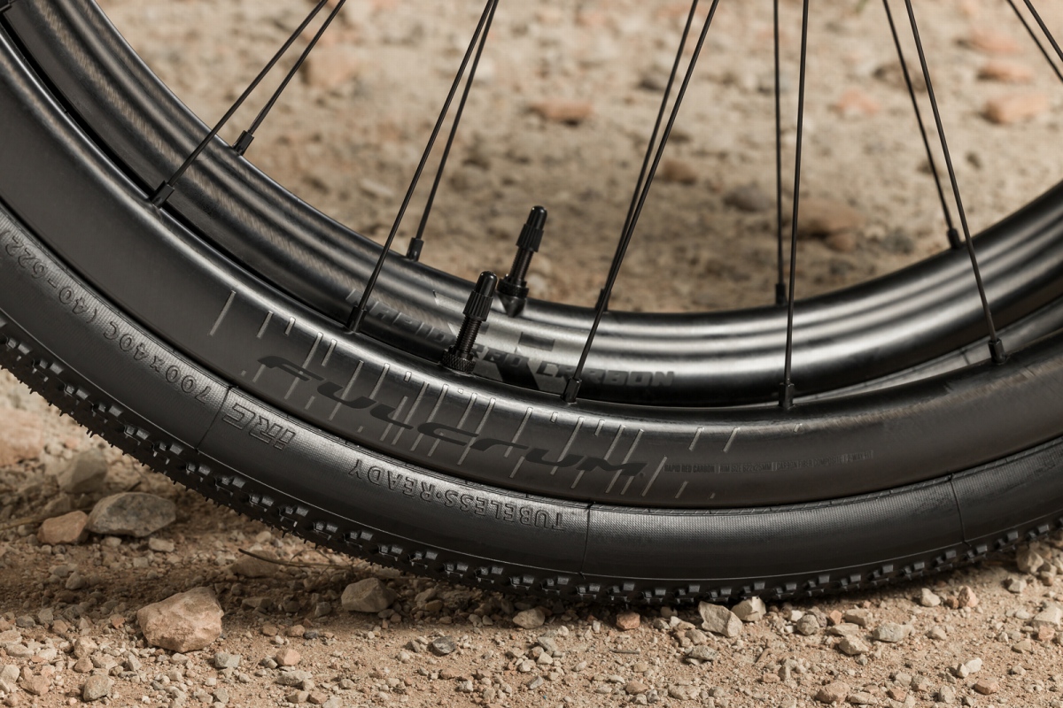 フルクラム RAPID RED CARBON グラベル用ホイールラインアップに