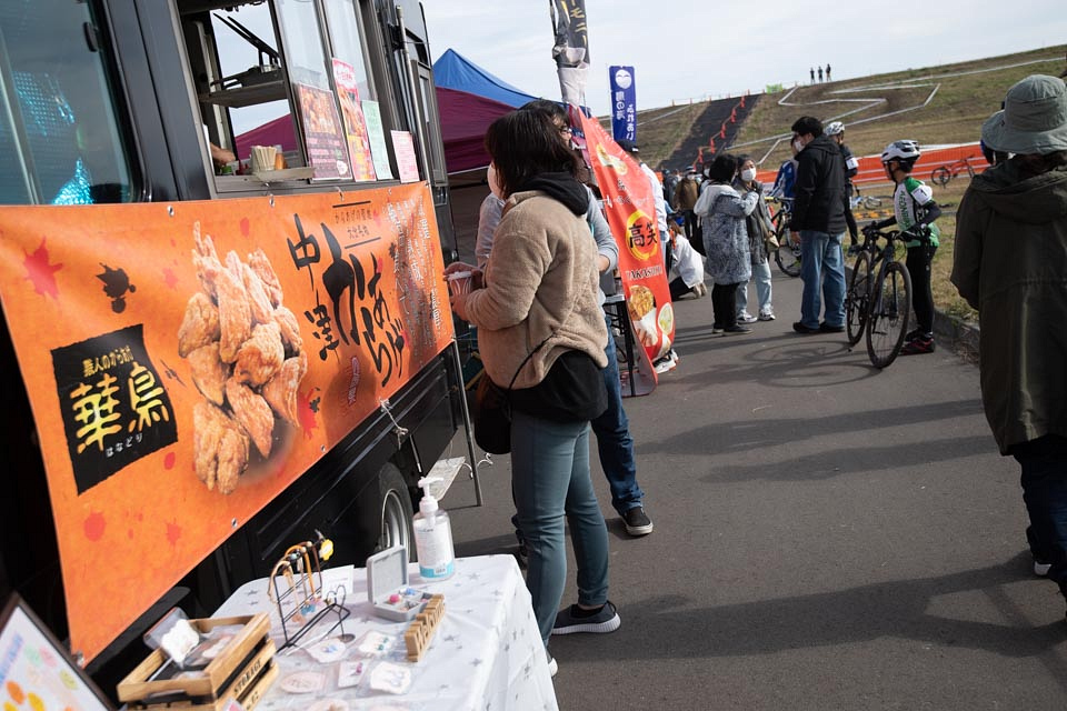 地方ならではの食べ物もレースの楽しみの一つ