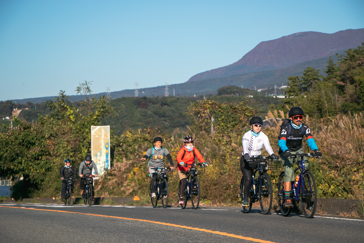 赤城山を背負いながら走っていく