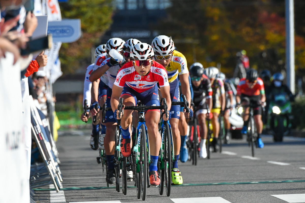 ジャパンサイクルリーグで存在感を見せつけたキナンレーシングチーム。リーグのリーダージャージもチャンピオンシステムがサポートする