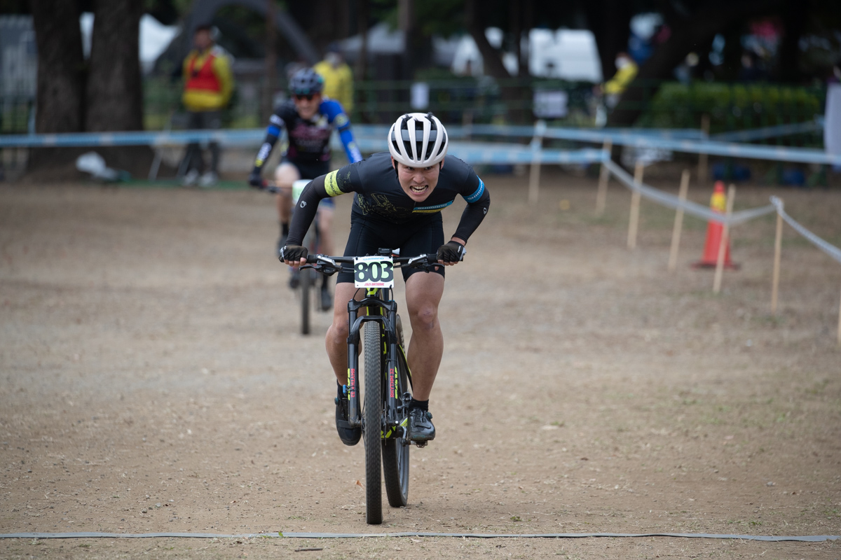 男子チャレンジを制した根本悠司 (シマノドリンキングXC）