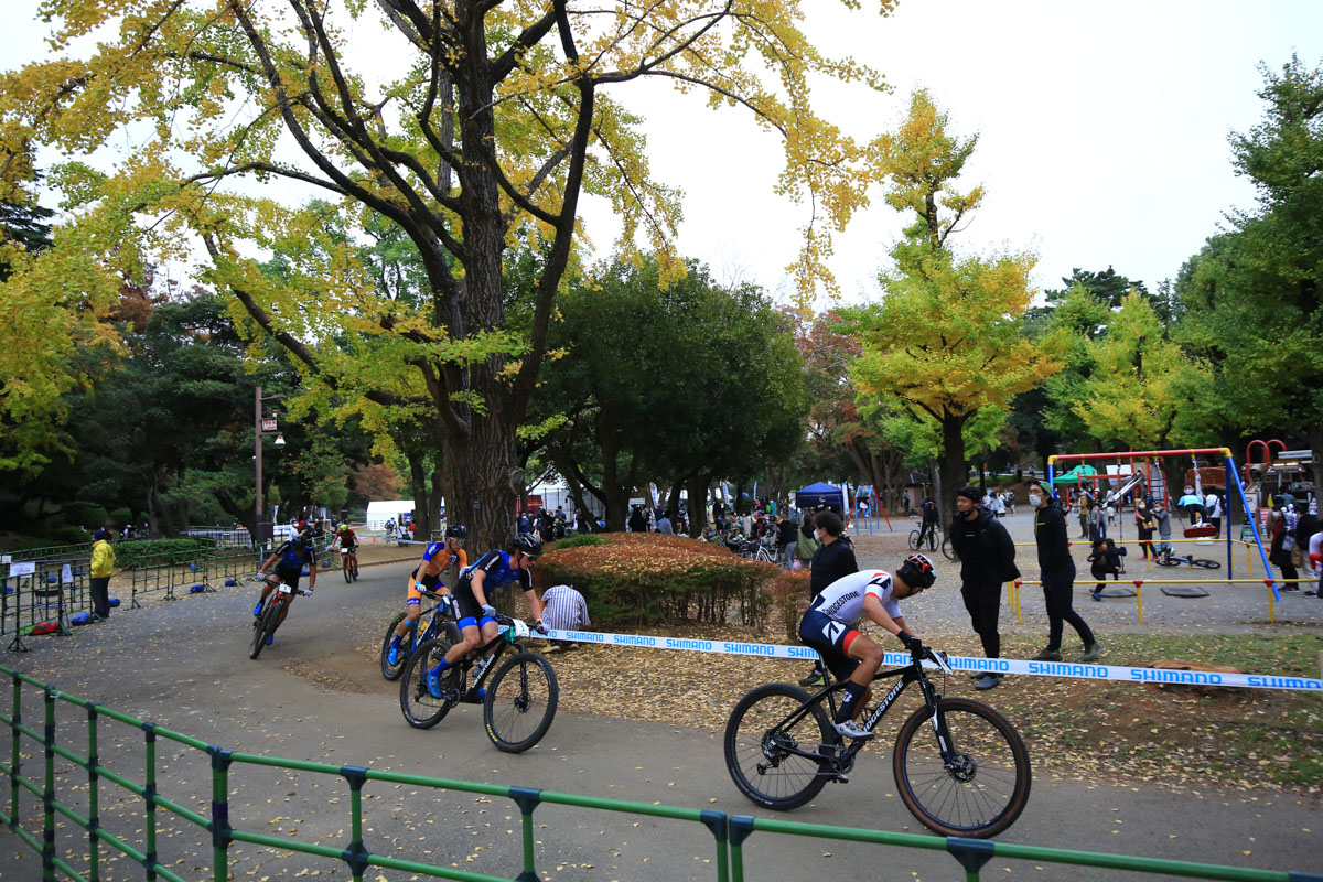 一般市民が多く訪れる千葉公園がレースの舞台だ