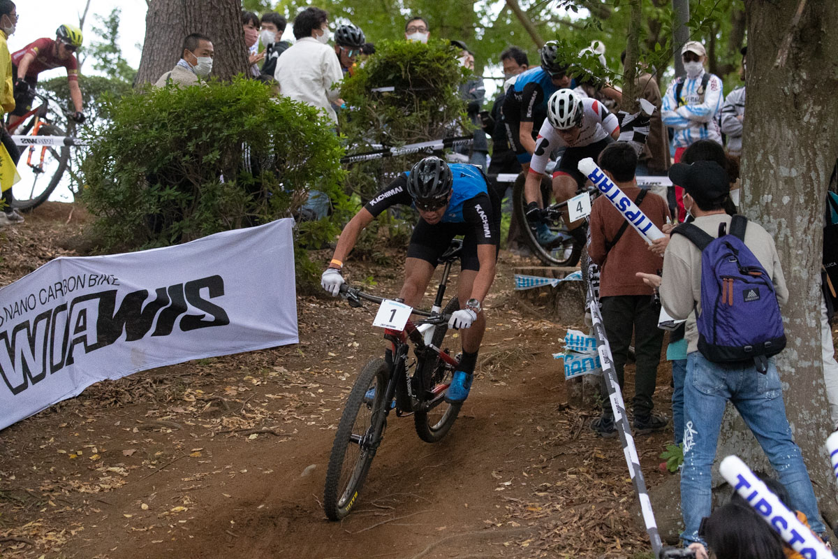 下りを攻める山本幸平(DreamSeekermtbracingteam)だが沢田時らは離れない