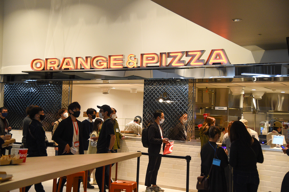 ニューヨークスタイルのピザを楽しめる「ORANGE&PIZZA」