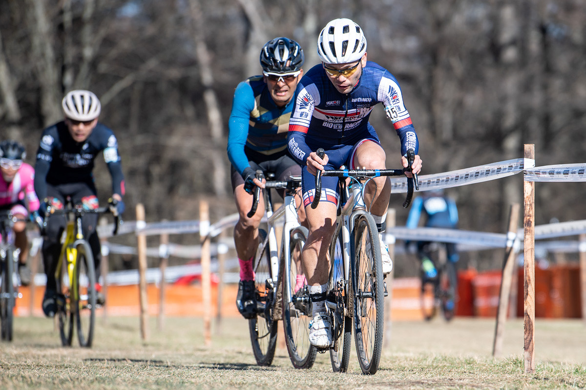 池本真也（和光機器-BIORACER）が三船雅彦（masahikomifune.com Cycling Team）とパックを形成