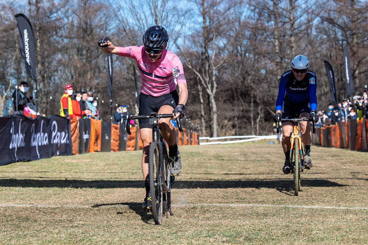 CM1では2名でのスプリントを太田好政（Rapha Cycling Club）が制す