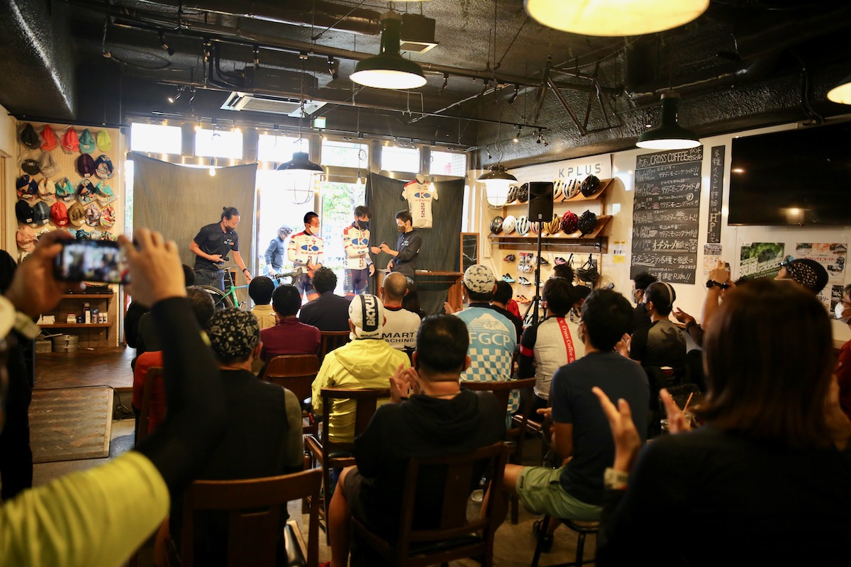 矢野口にあるCROSS COFFEEで開催された講習会には30名ものファンが集まった