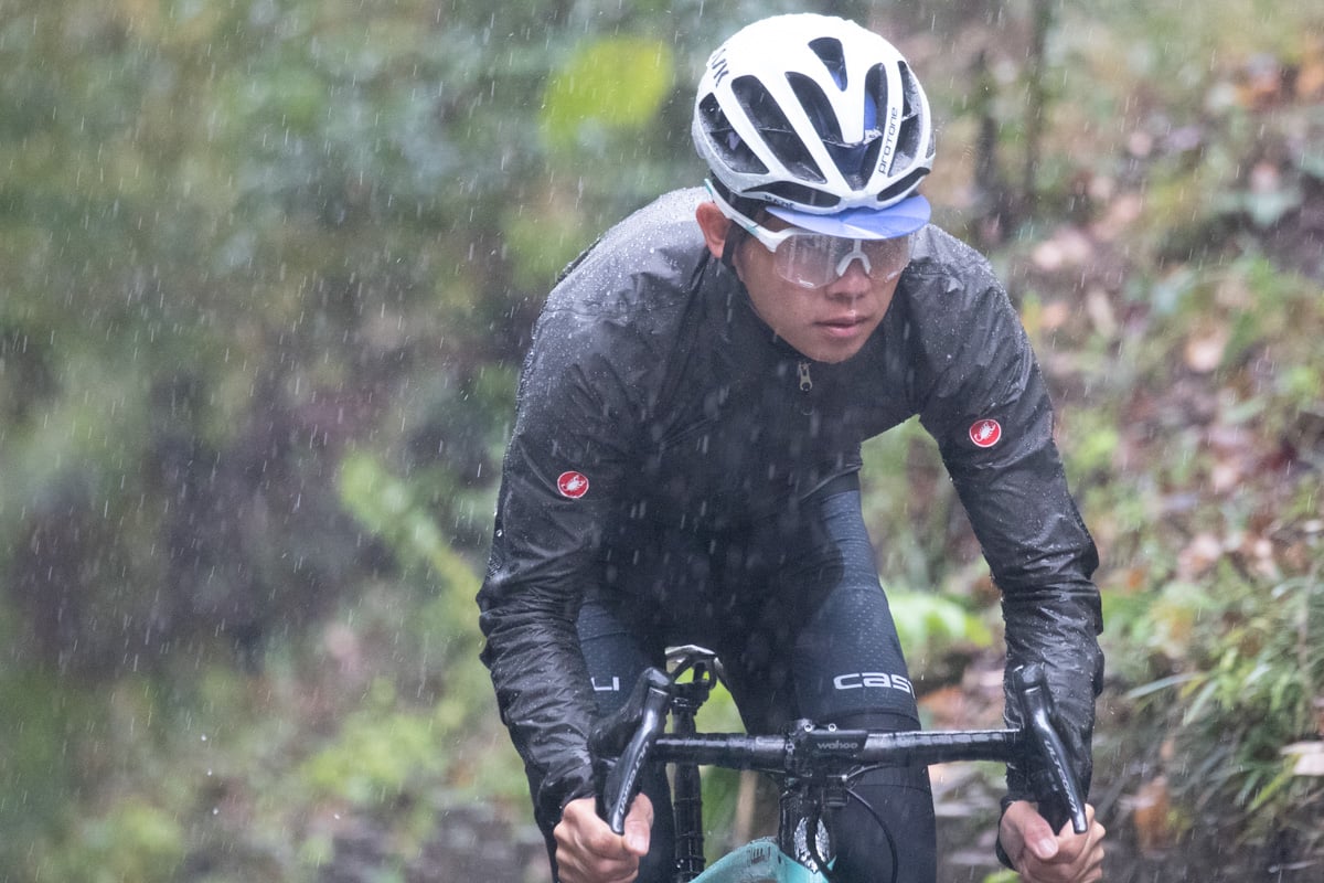 「大雨の中でも水分が侵入すること無い防水性を備えている」