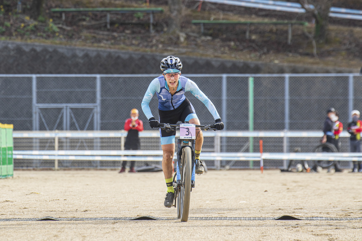 女子エリートで初優勝の橋口陽子（AX MTB team）