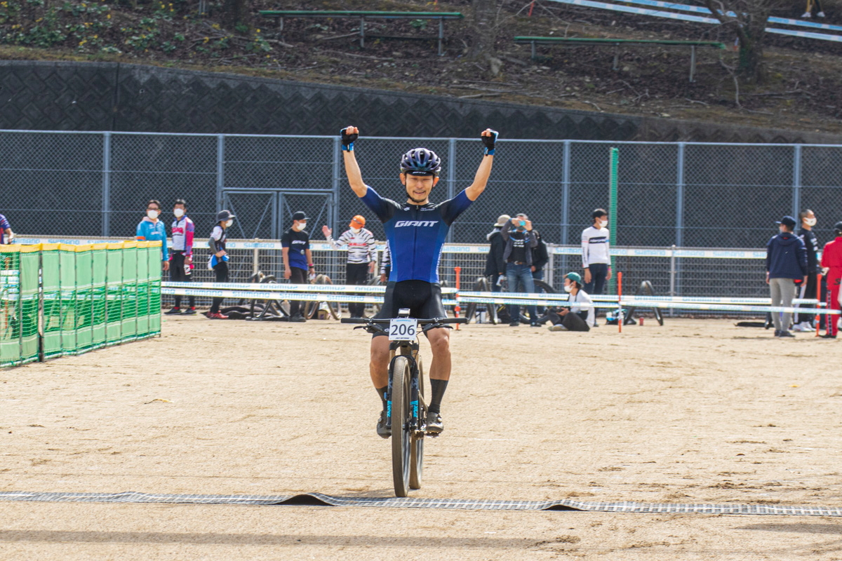 男子マスターズのトップは斎藤朋寛(RIDELIFE GIANT)。40代チャンピオンに輝いた