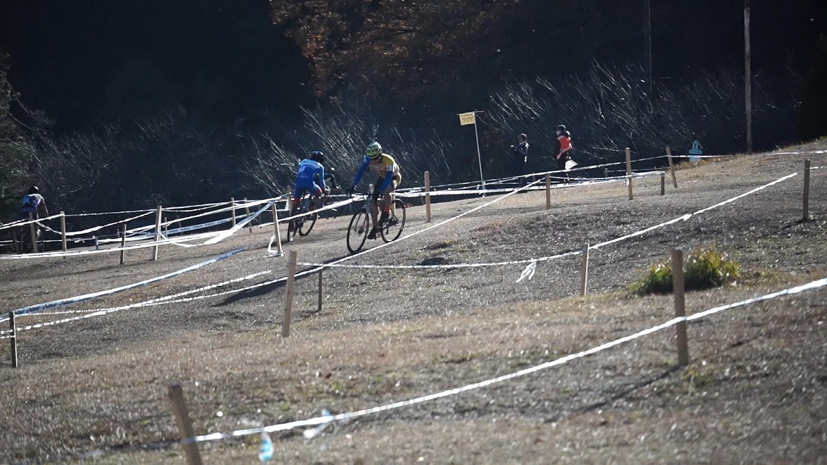 6周目、再び副島達海（Limited Team 846）が村上功太郎（松山大学/TOYO FRAME）を引き離し始めた