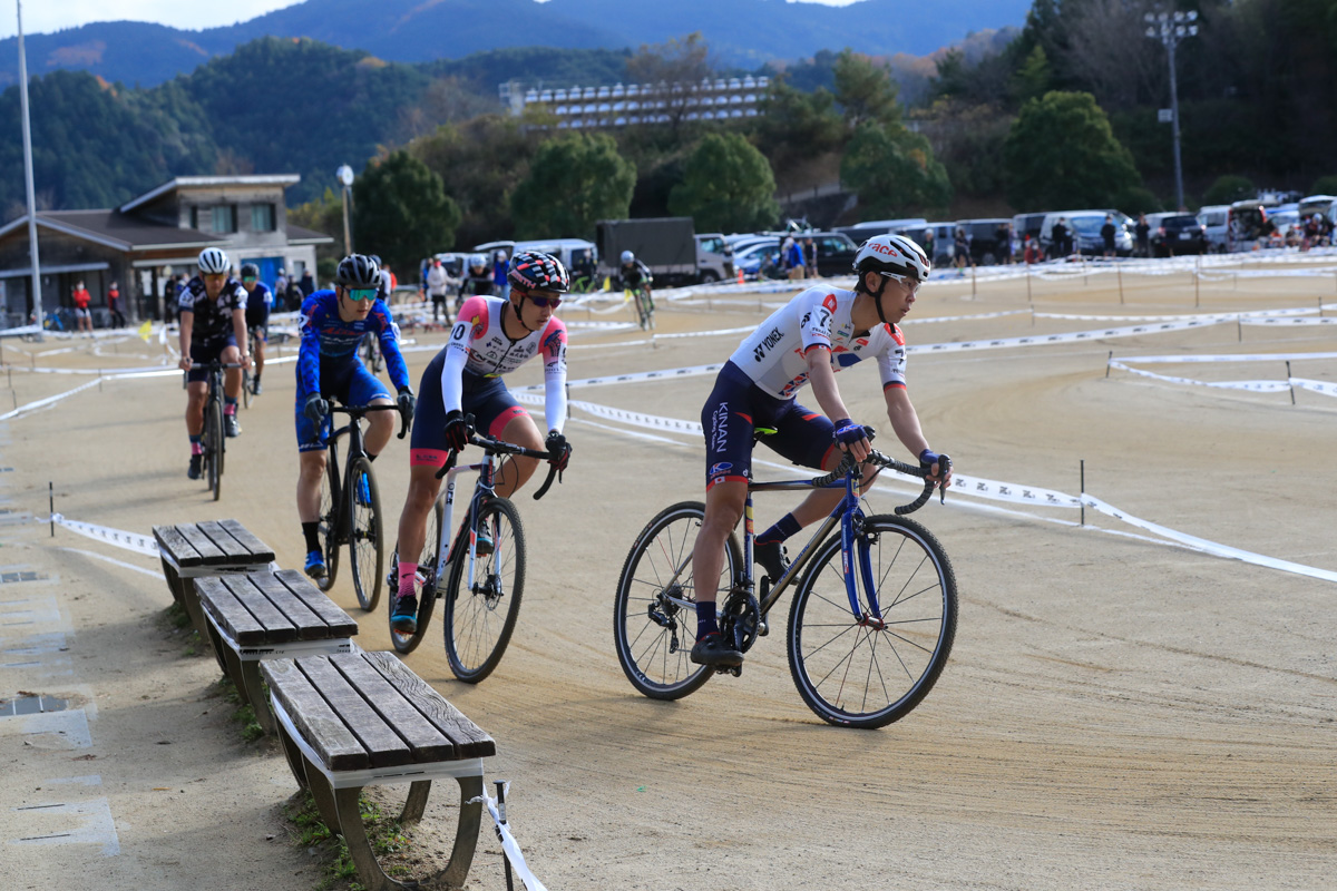 畑中 勇介(KINAN cycling Team)率いるC1のトップ集団