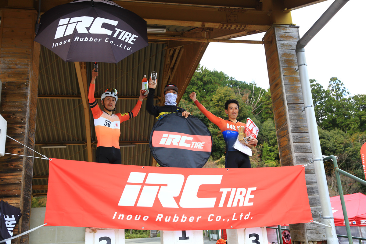 マスターズM1表彰式 優勝はオルガナイザーの蜂須賀 智也(BUCYO COFFEE/CLT Cycling Team)